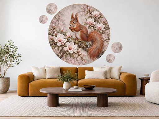 Veverka mezi květy magnolie
